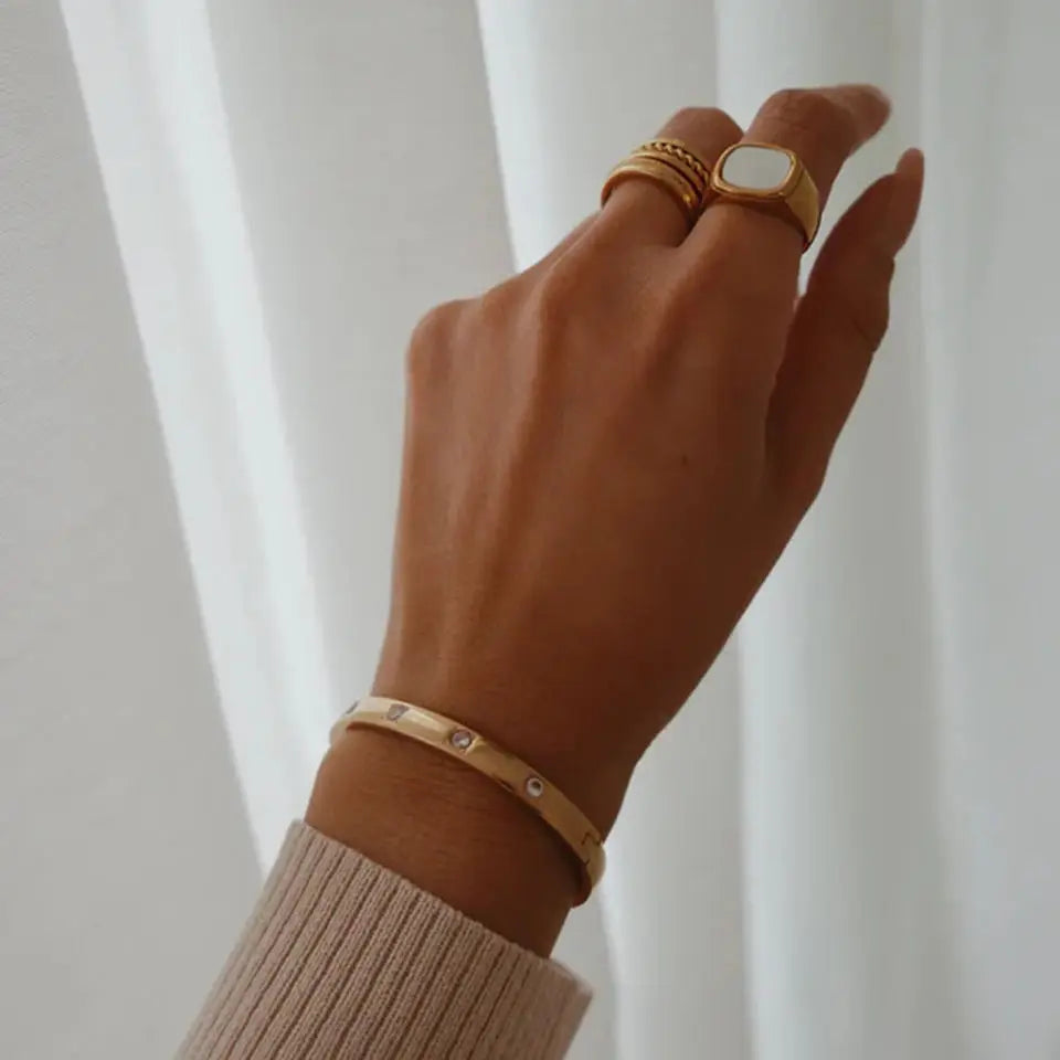Uworld Simple Statement 18k Gold Color Cuff bracelet Stainless Steel Jewelry Waterproof Opening Cubic Zirconia Bangles For Women