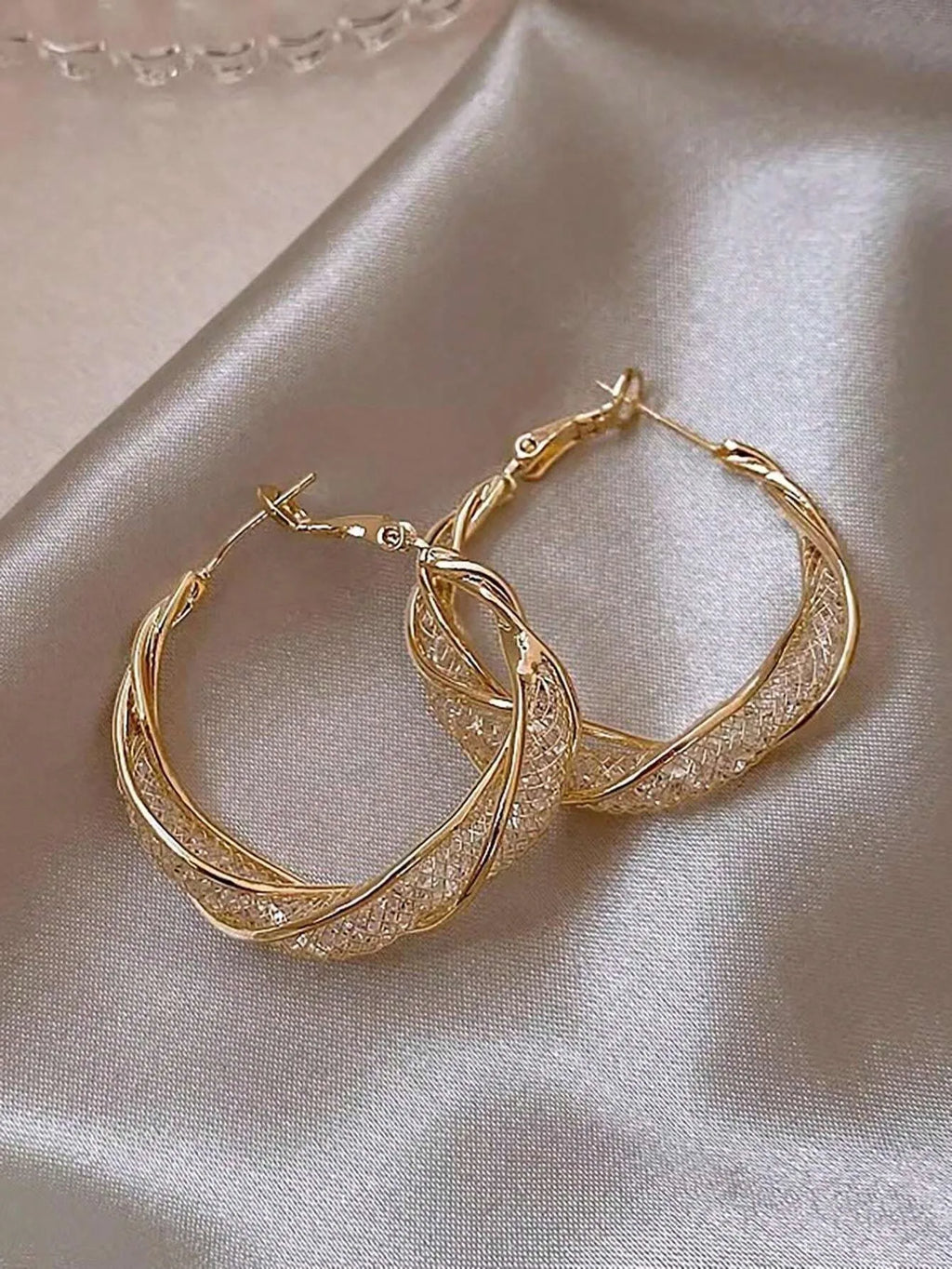 Gorgeous Intertwined Gold Color Hoop Earrings With Intricate Mesh Stylish Style Earrings For Women Party Gift Jewelry