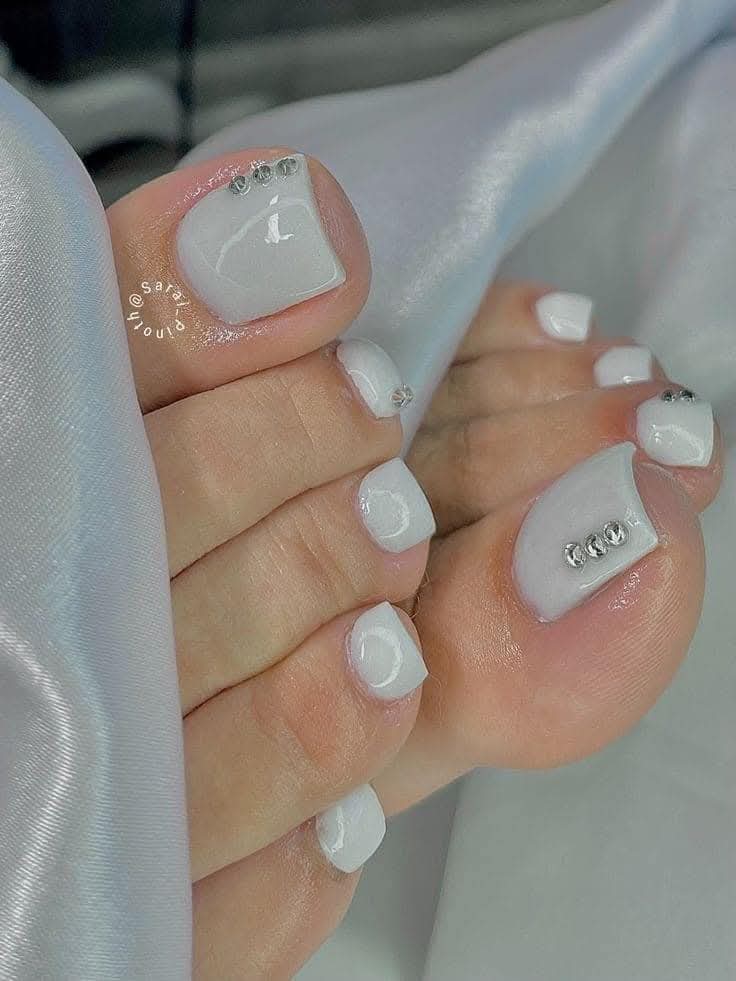 Beautiful false toe nail press ons